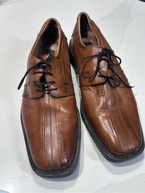 Men's Classic Tan Leather Derby Shoes — Everyday Dress Oxfords